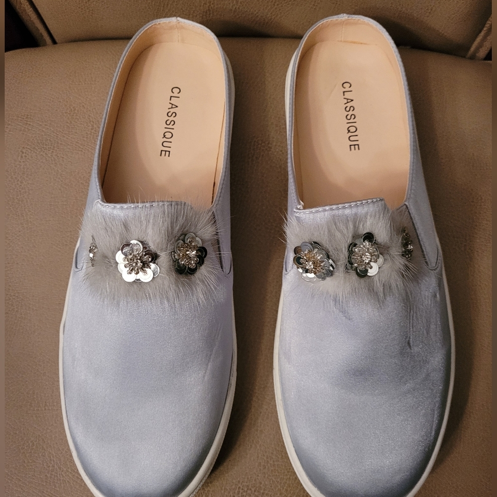 Women's Flats.... Size 11 M... NEW